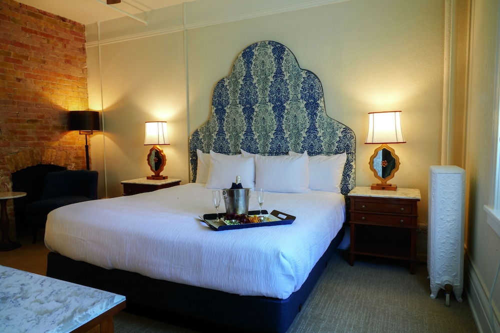 CLASSIC, KING BED