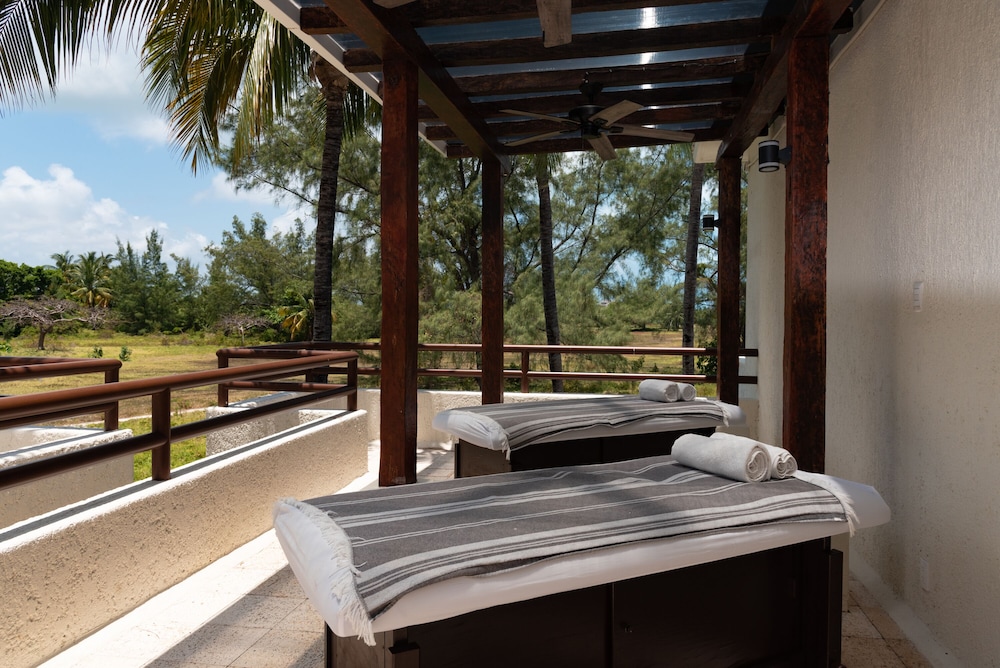Laguna Suites Golf & Spa 24/50