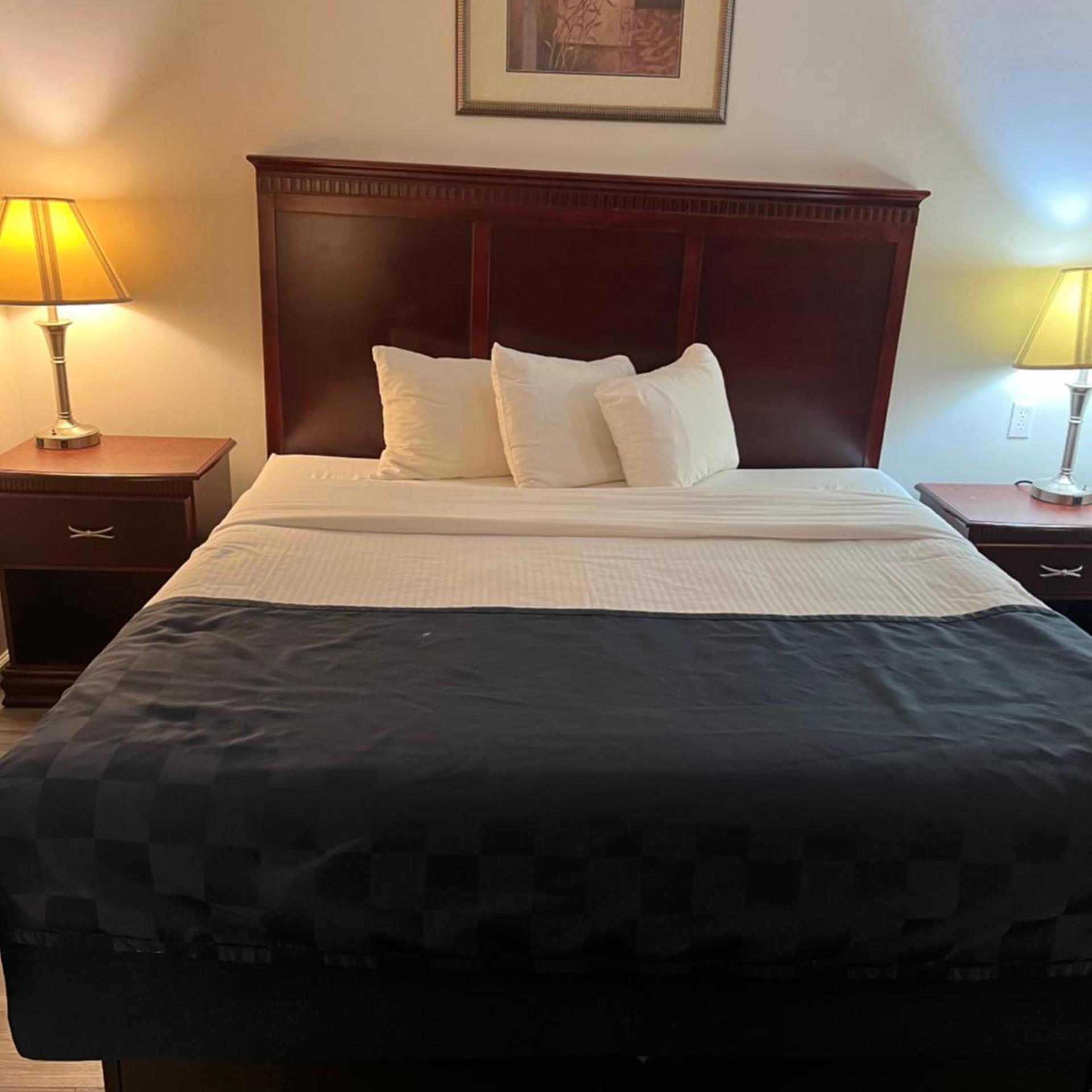 غرفة بسرير كينج، Baymont Inn And Suites Carthage 3/6