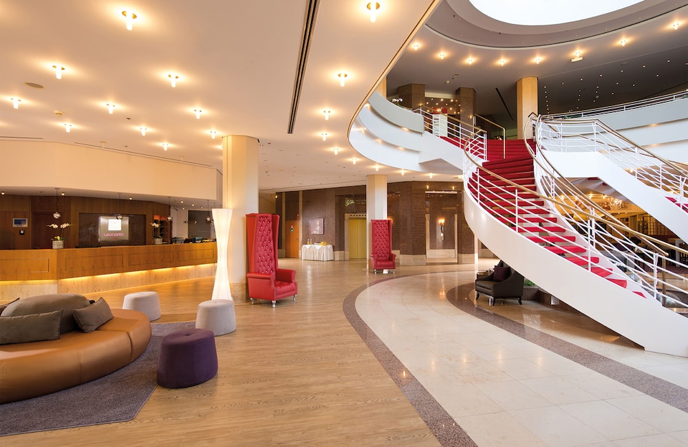 Leonardo Hotel 8/74