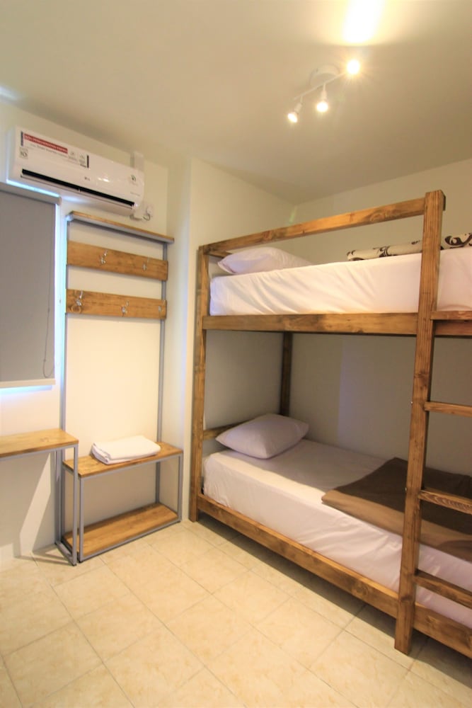 2 BEDROOMS, PREMIUM, APARTMENT, CITY VIEW, KITCHENETTE