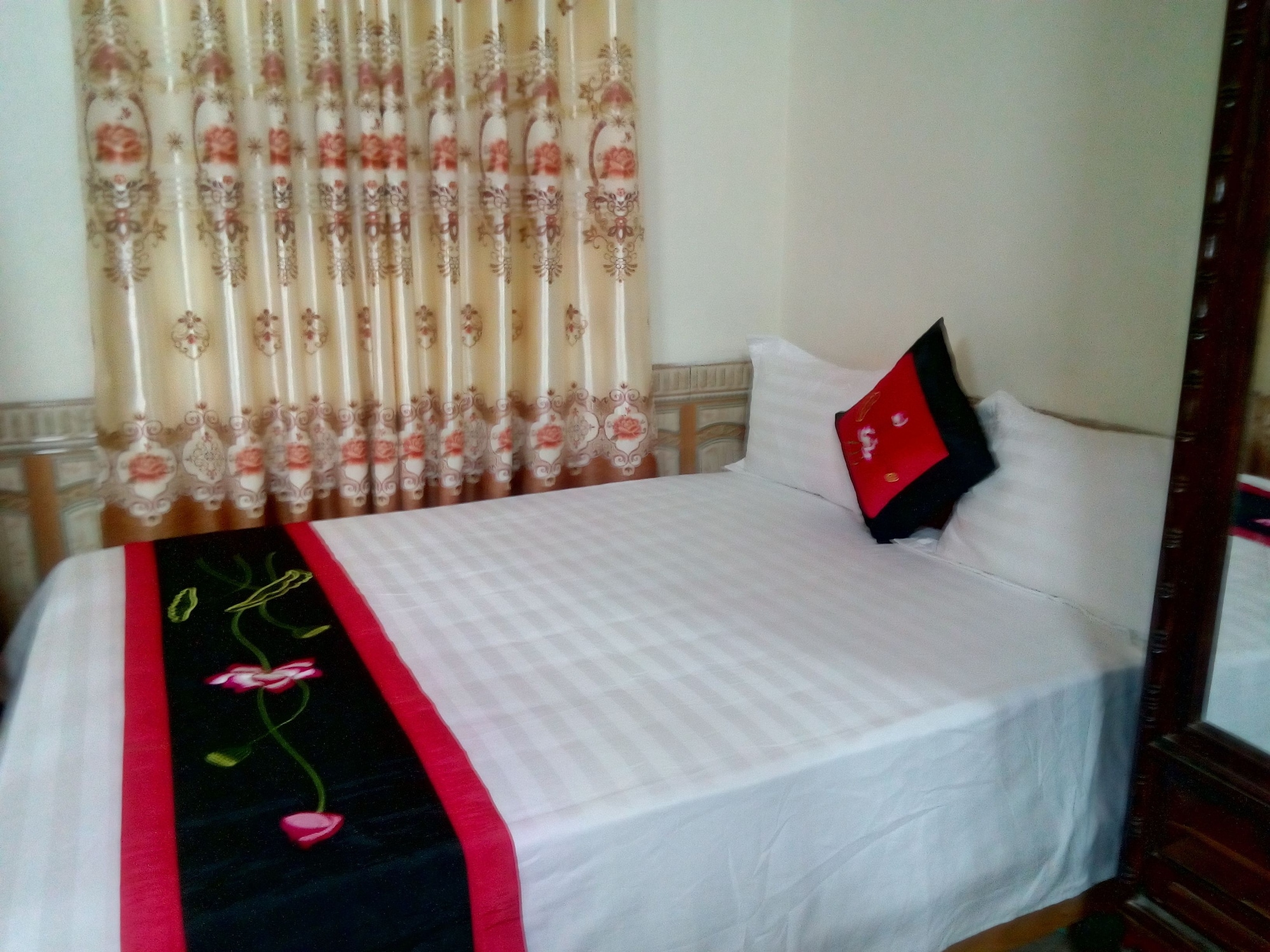 ROOM, DOUBLE BED