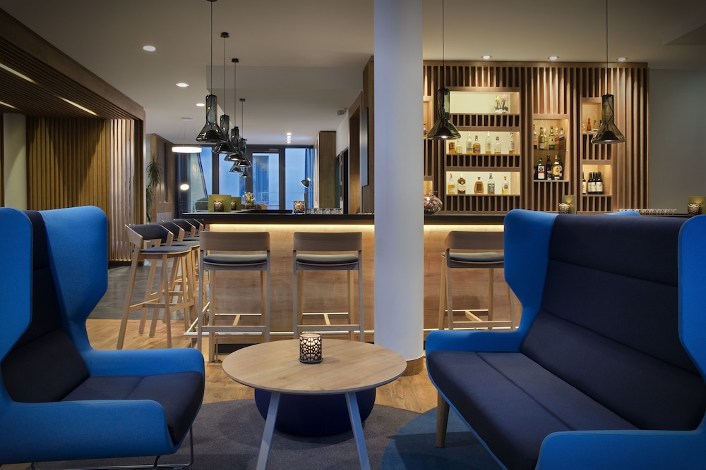 HOLIDAY INN EXPRESS BADEN BADEN 36/53