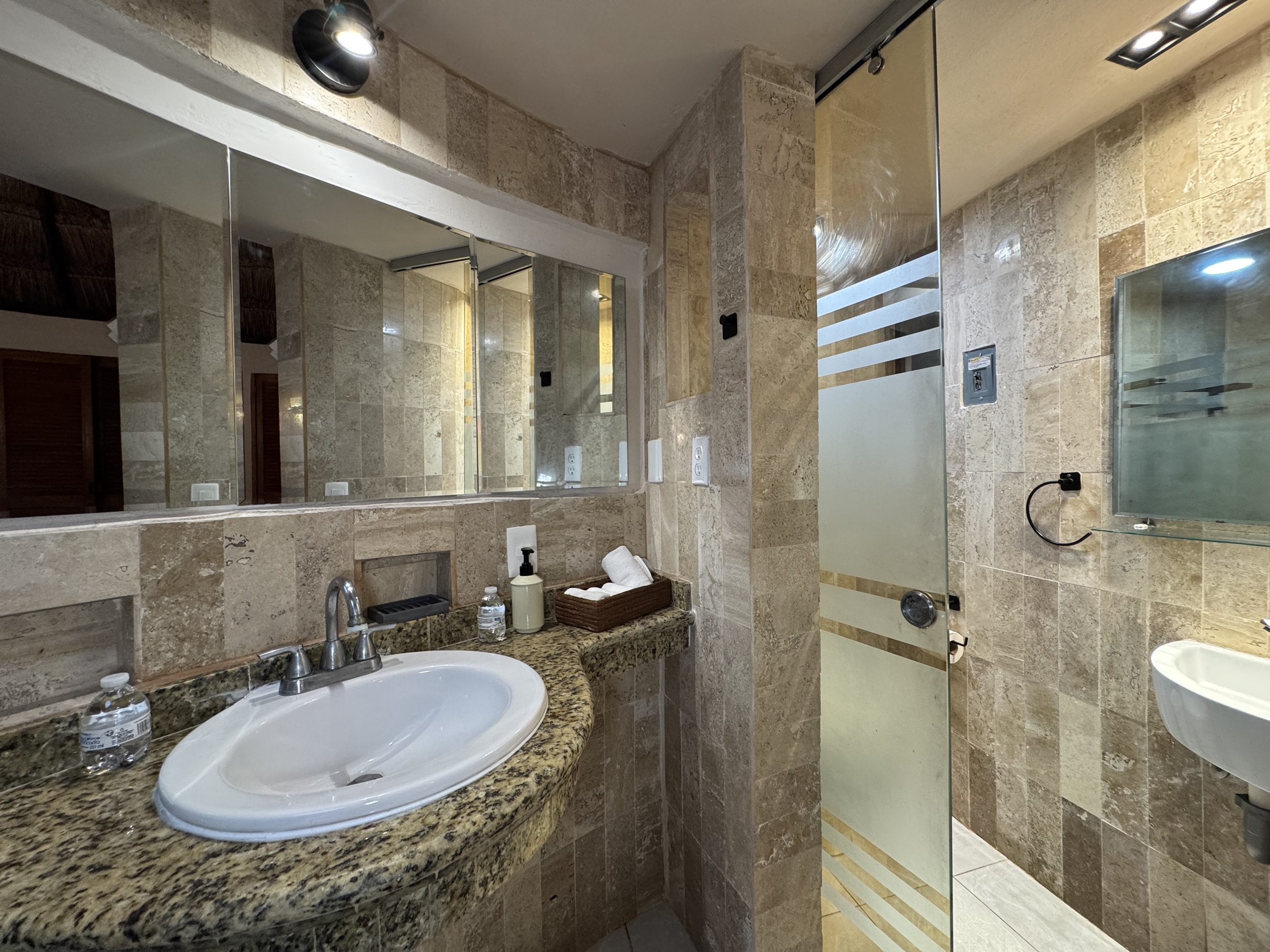 Cocos Cabanas Playa del Carmen Adults Only 50/51