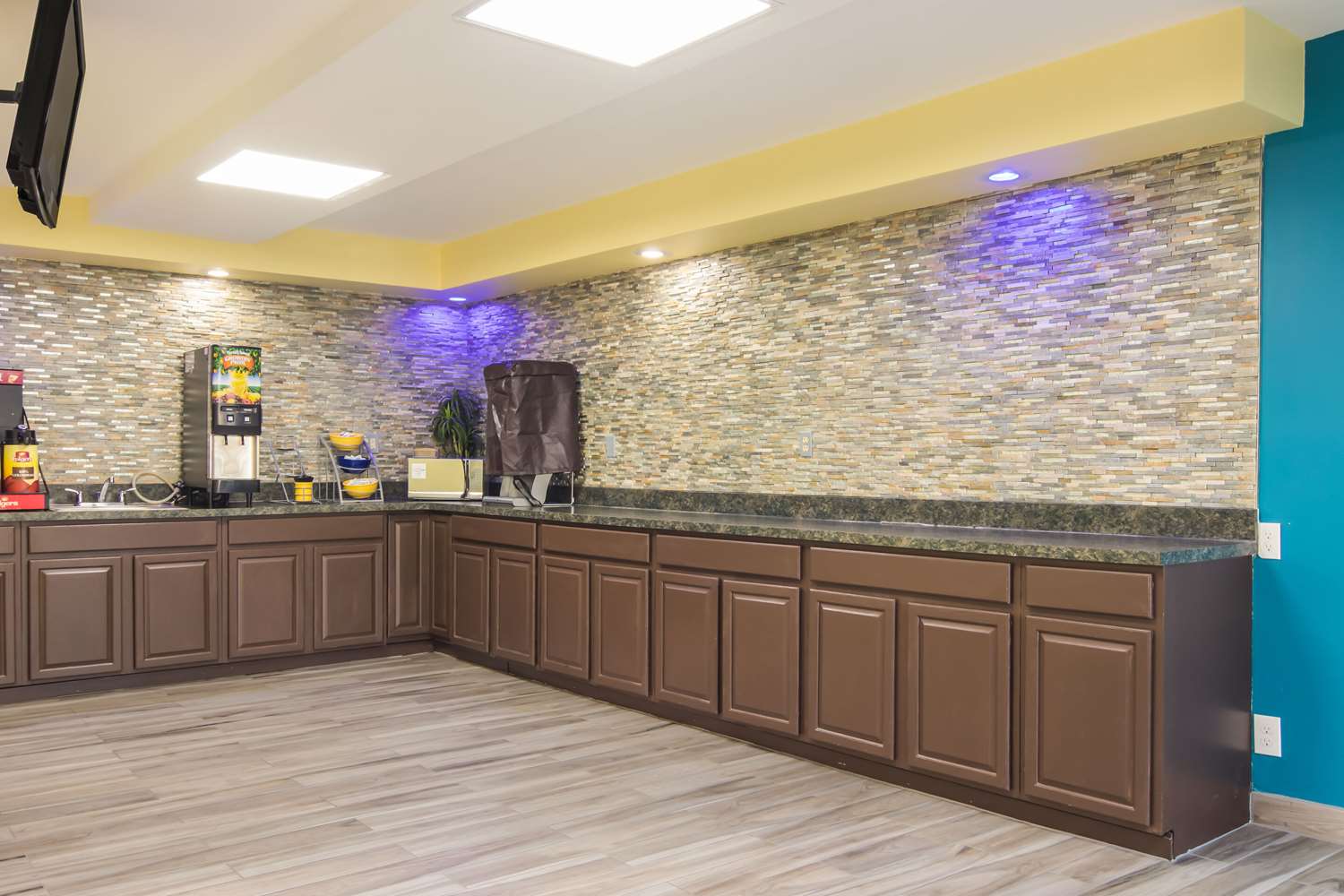Rodeway Inn and Suites Monroeville Pittsburgh 9/42