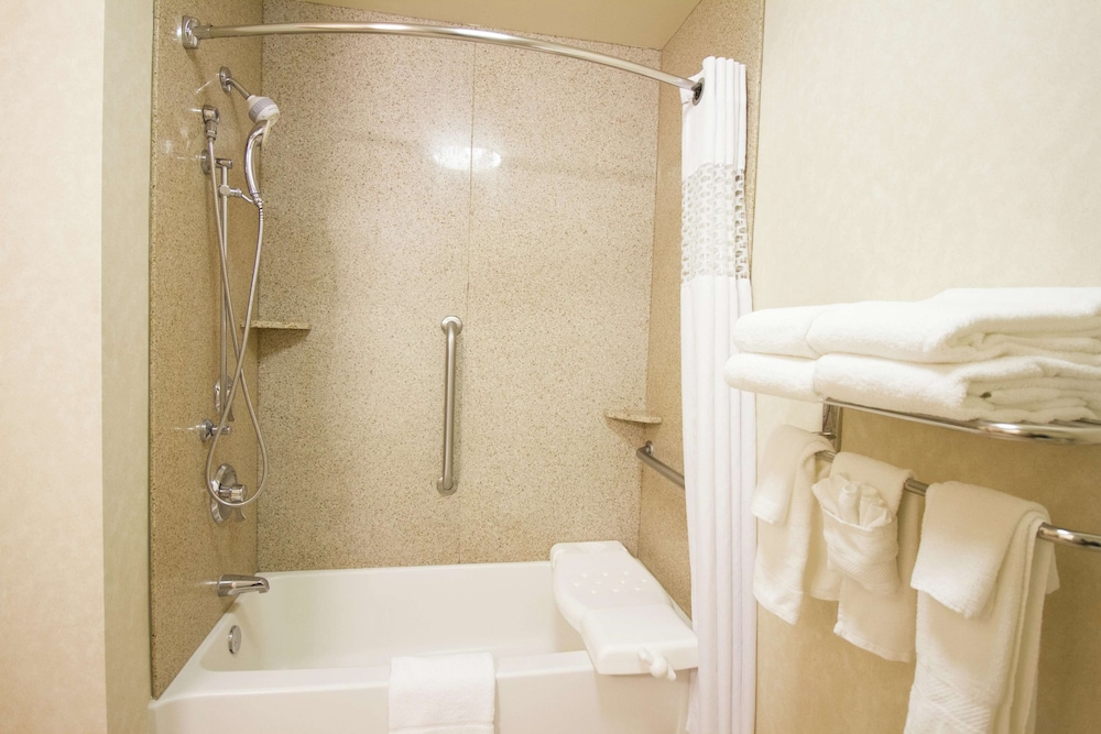 Hampton Inn Norfolk Ne 18/35