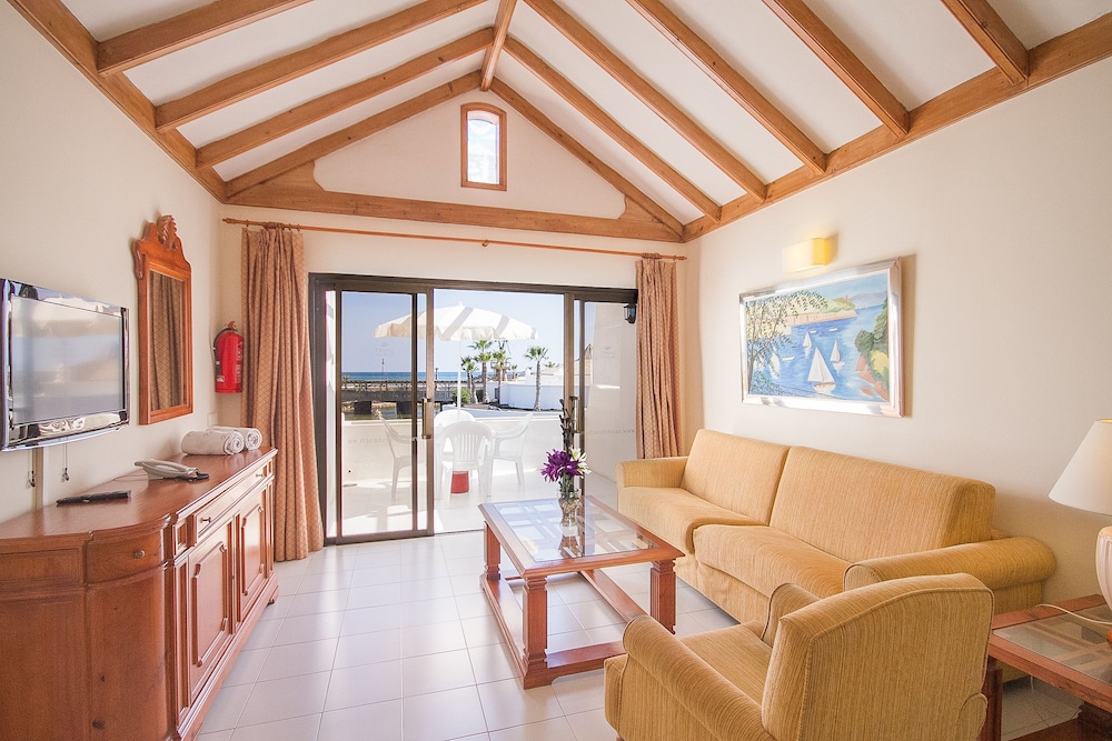Sands Beach Resort 41/68