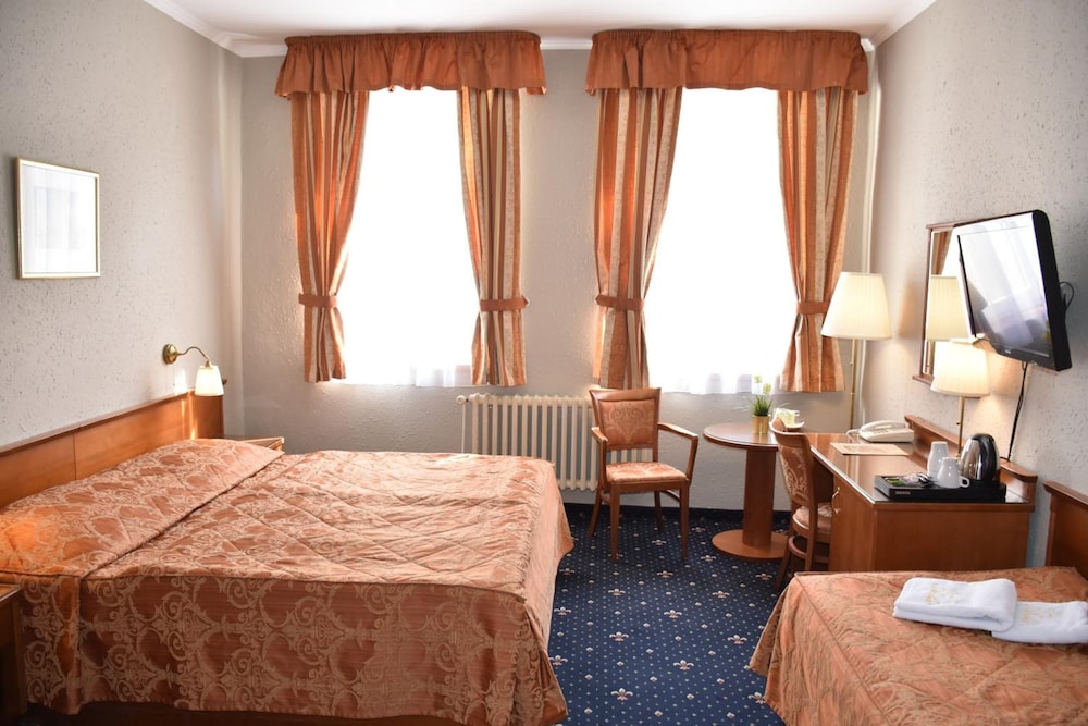 Hotel Arbes 12/48