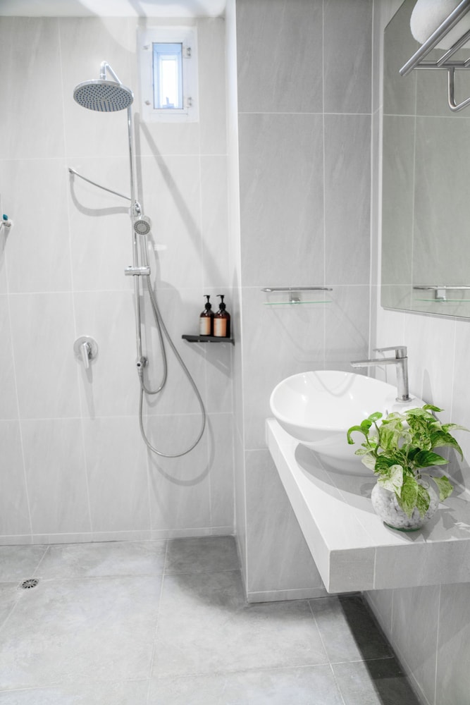 Sirin Hotel & Resident 46/50