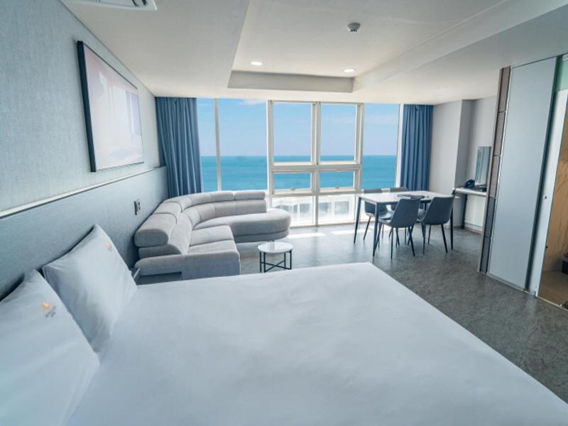 Suite, Sea View, with Pool