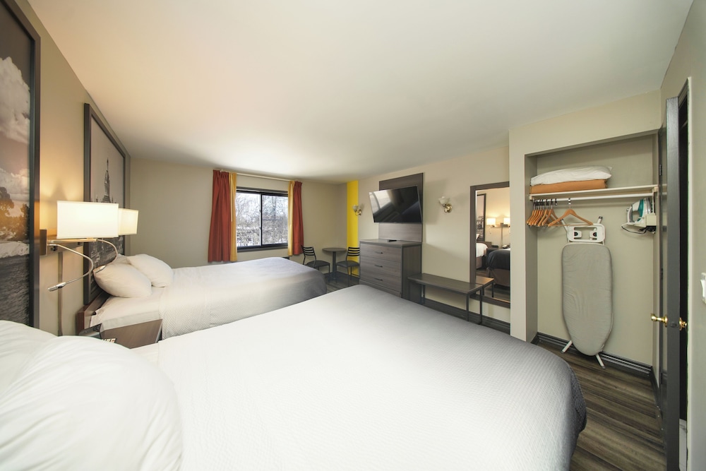 1 BEDROOM, SUITE, 2 QUEEN BEDS