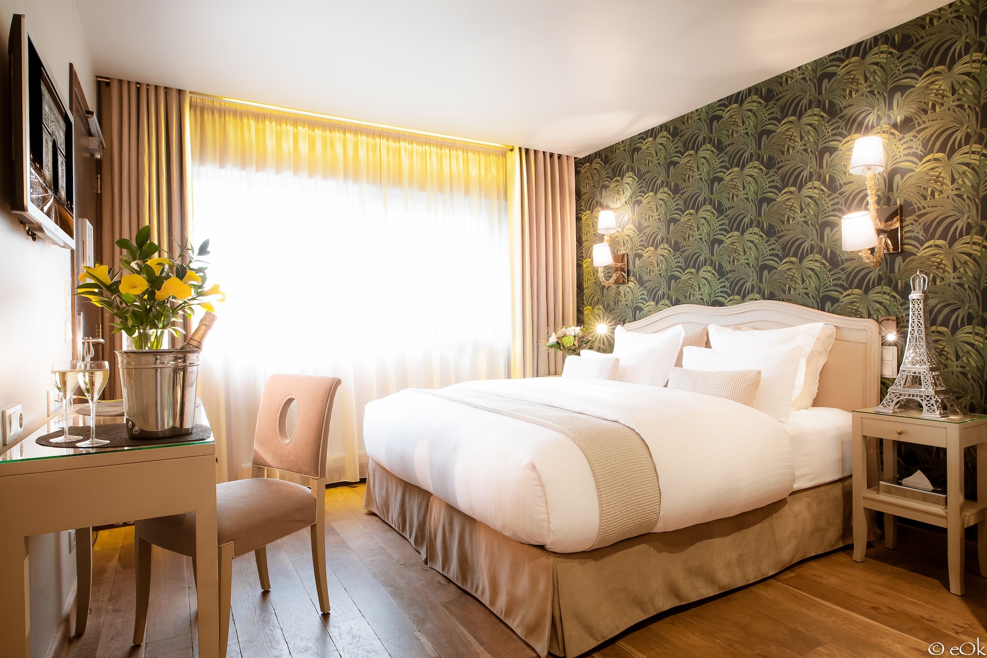 PREMIUM, DOUBLE OR TWIN BED