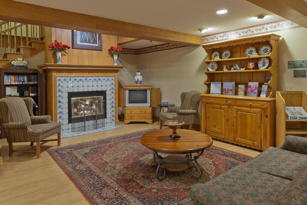 Country Inn & Suites by Radisson Holland, MI 29/42