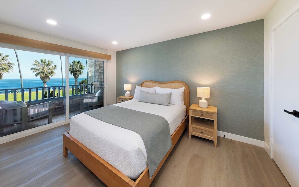 Cove, Suite, 2 Queen Beds, Ocean View, Sofa