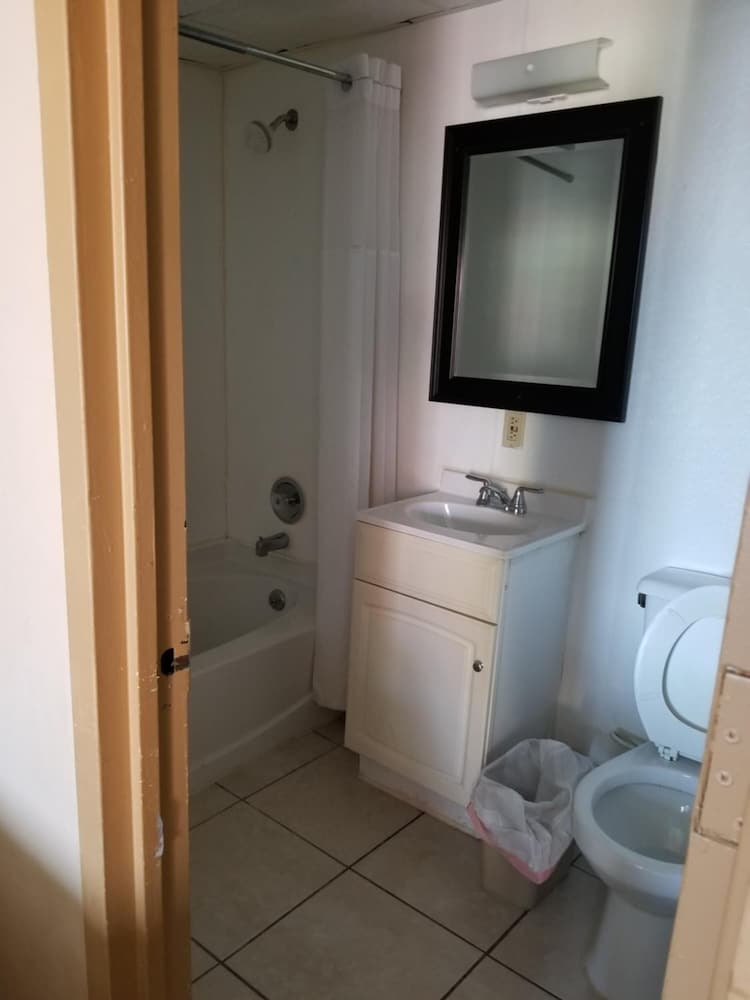 Cloud 9 Inn 27/29