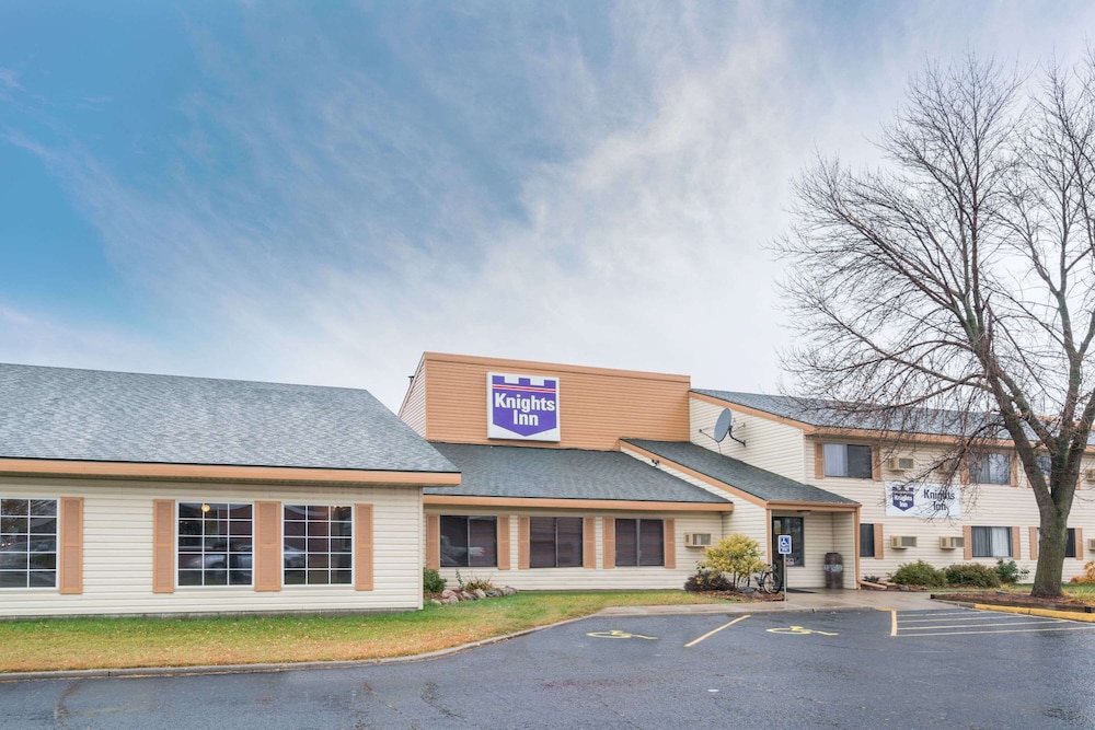 Knights Inn Litchfield 3/24