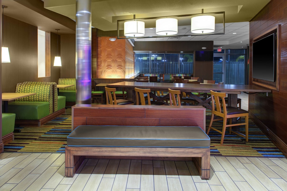Fairfield Inn And Suites By Marriott Bakersfield North Airport 9/36