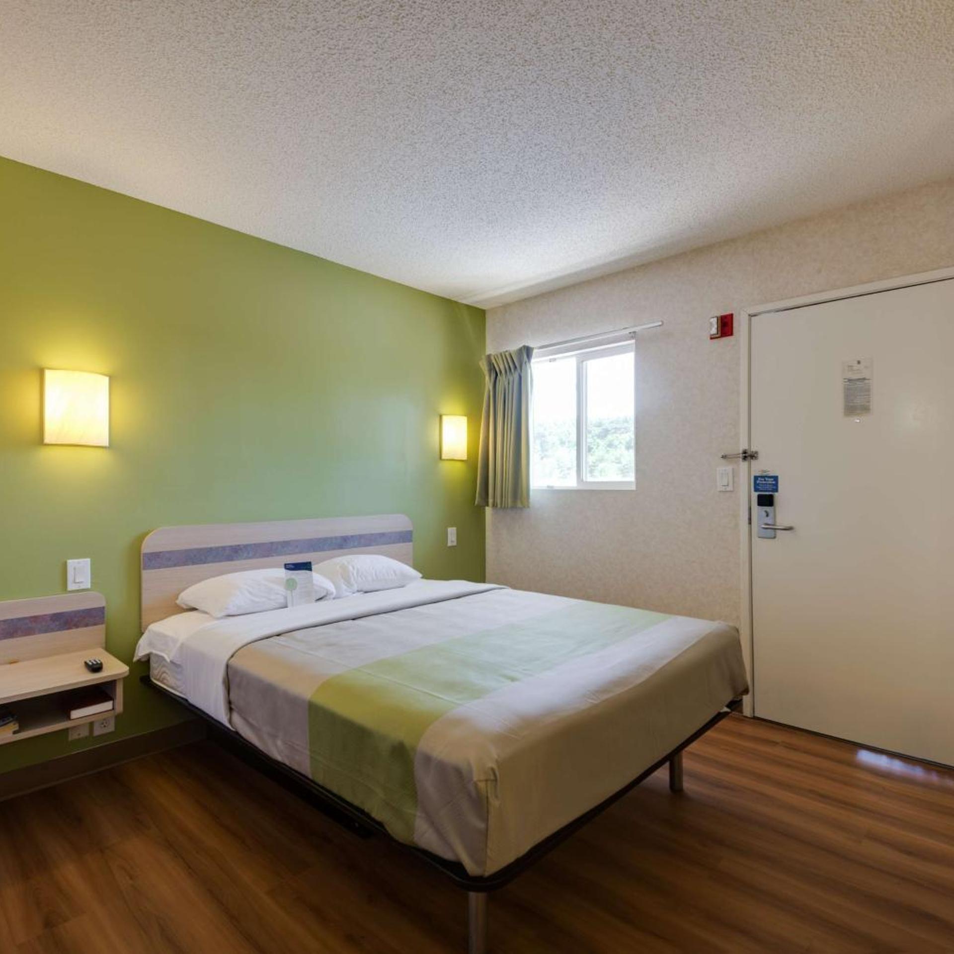 1 Queen Bed - Accessible, Non-Smoking