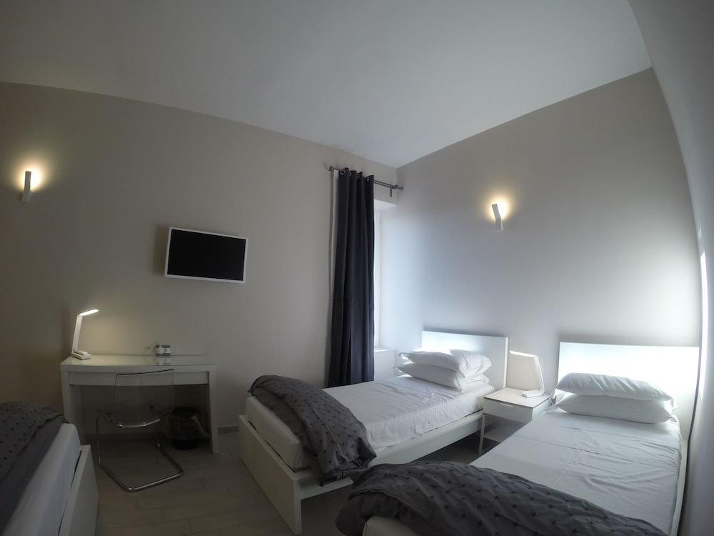 Up Hotel 15/50
