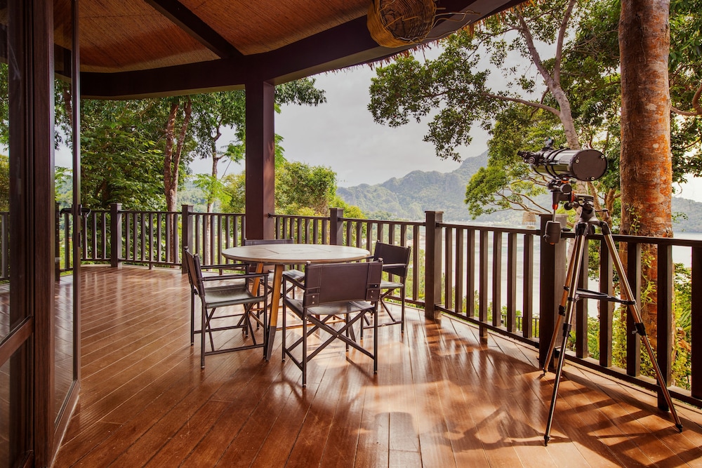 Lihim Resorts 66/75