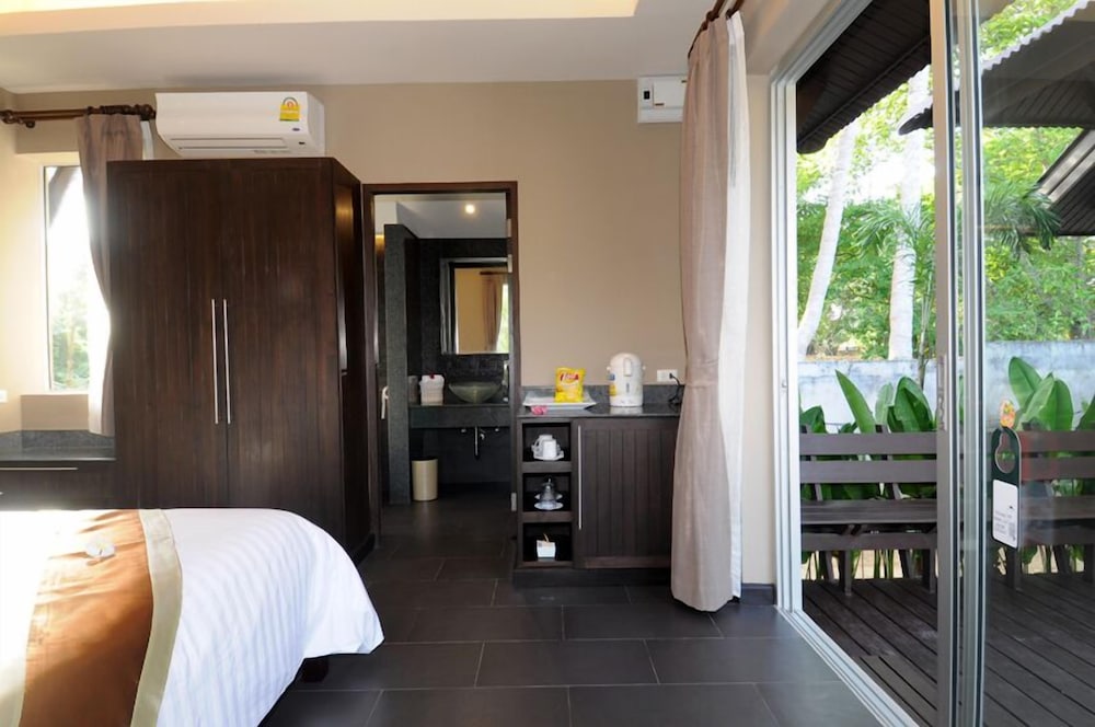 Clean Beach Resort 44/54