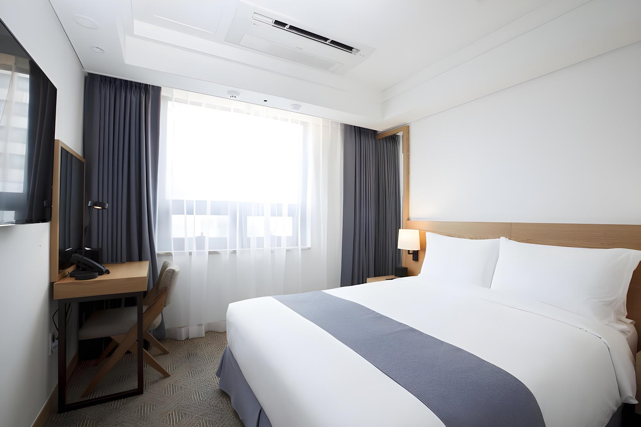 ROOM, DOUBLE BED