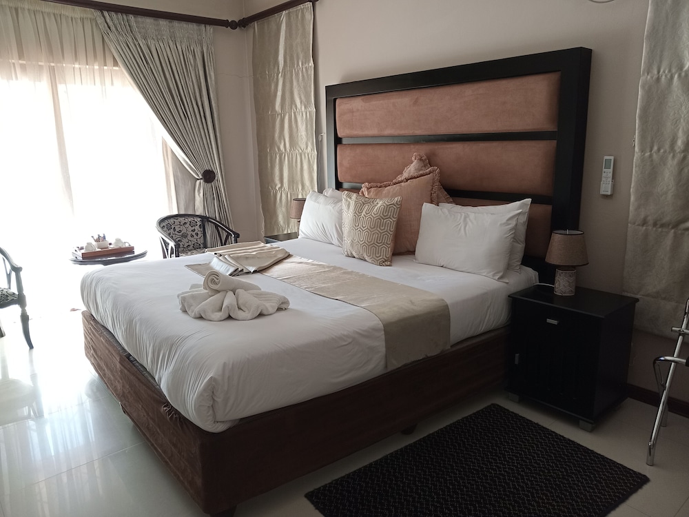 EXECUTIVE, KING BED