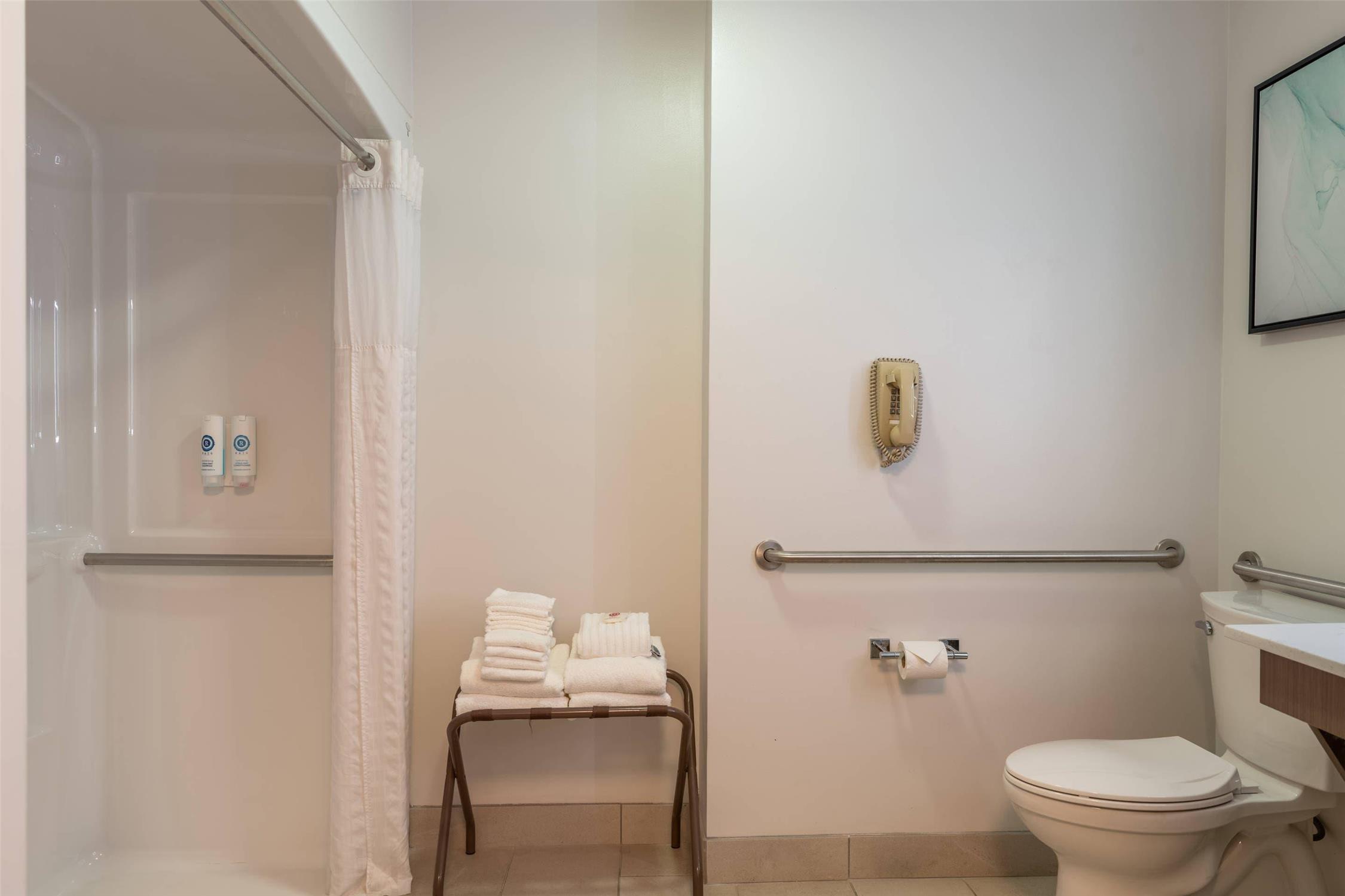 Comfort Inn and Suites Near Burke Mountain Saint Johnsbury, VT 31/32