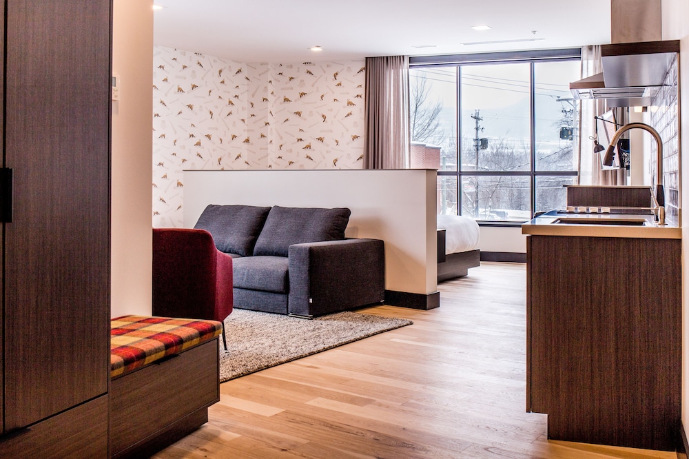 Hew & Draw Hotel 27/36
