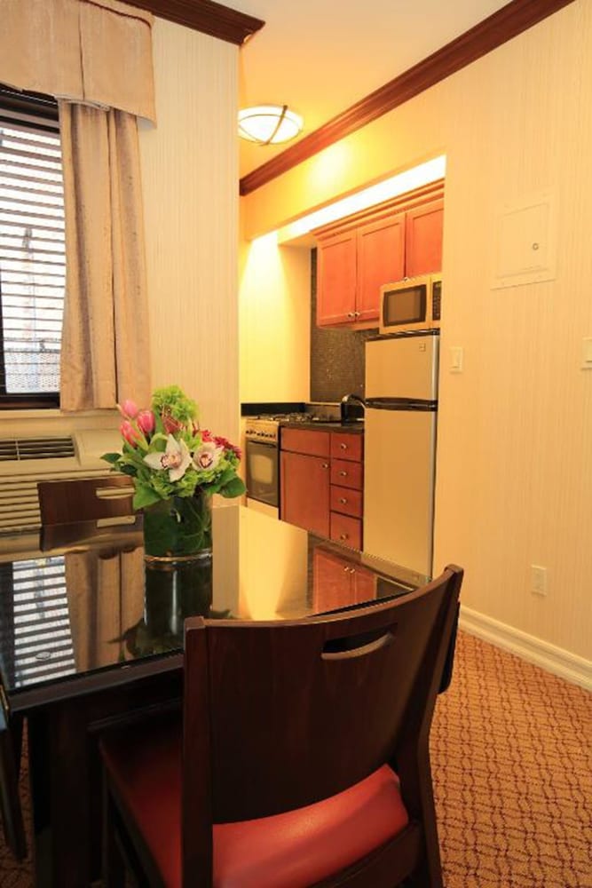 Radio City Apartments 45/70