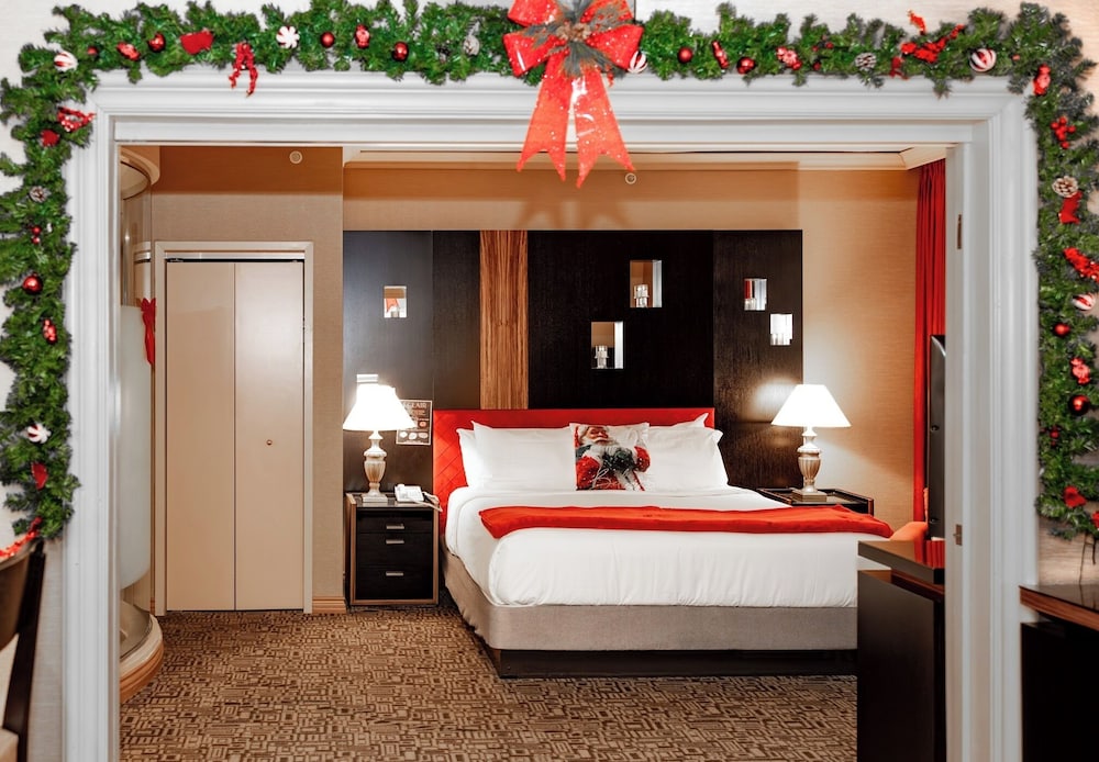1 Bedroom, Suite, King Bed, Ocean View, High Floor, Showboat Atlantic City 8/10