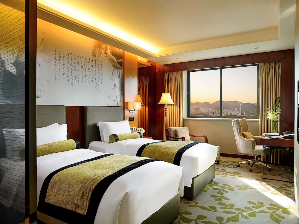 Enlux Hotel (Baotu Quanquan City Plaza) 13/59