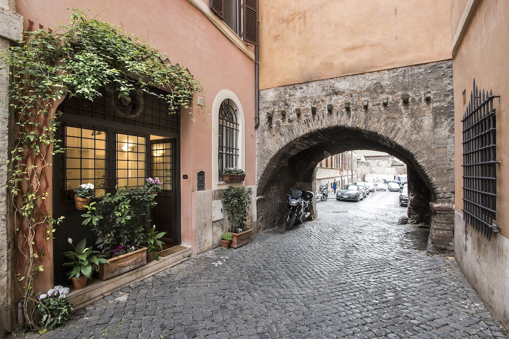 Arco Del Lauro Bed & Breakfast 23/25