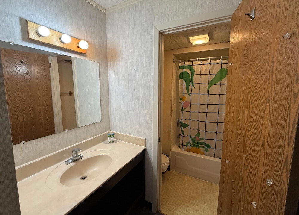 French Creek Inn 40/42