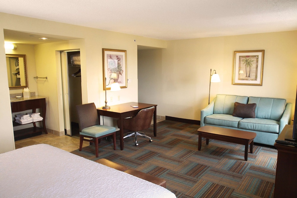 Hampton Inn And Suites Fort Myers Colonial Blvd 28/42