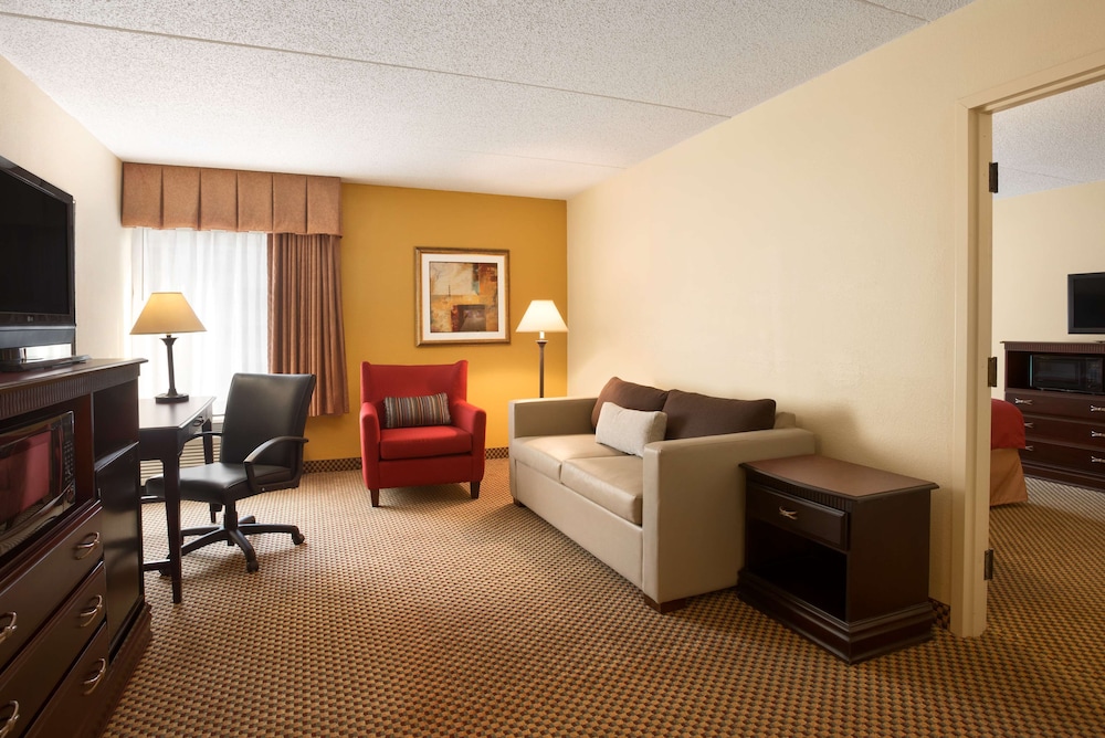 Wingate by Wyndham Jacksonville FL 42/57