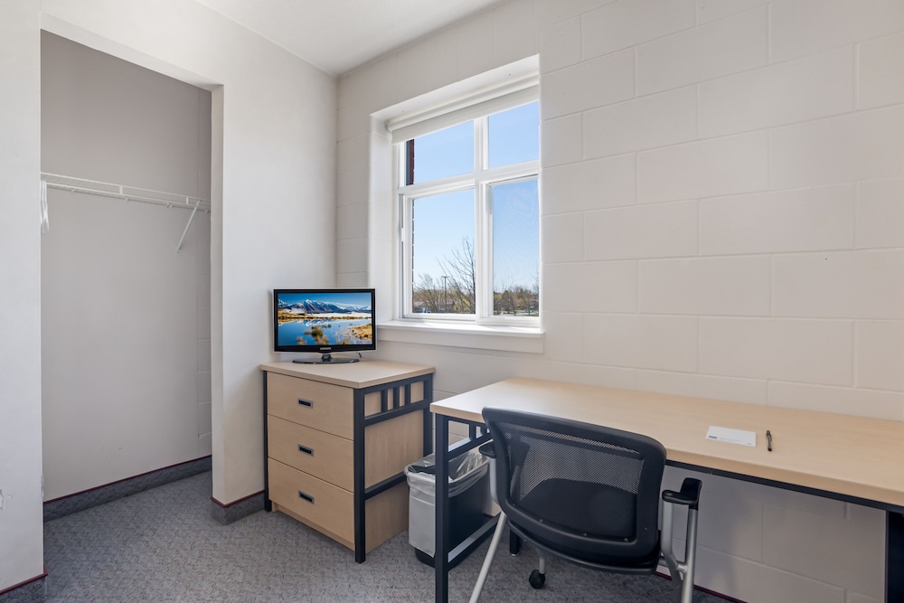 Residence & Conference Centre - Welland 50/50