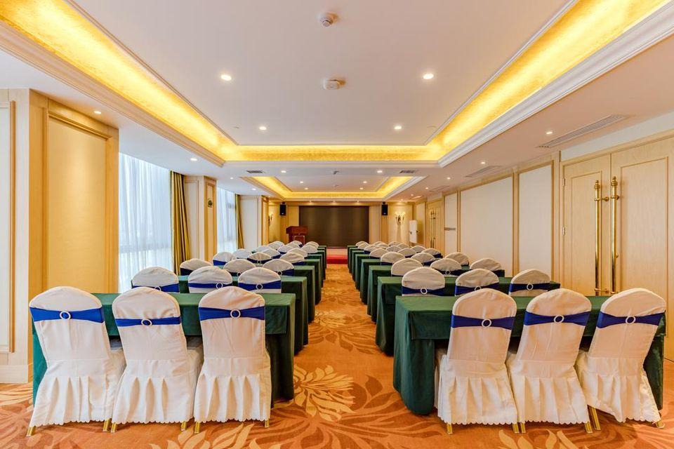 Vienna Hotel (Feidong Dongcheng High Speed Railway Station) 38/39