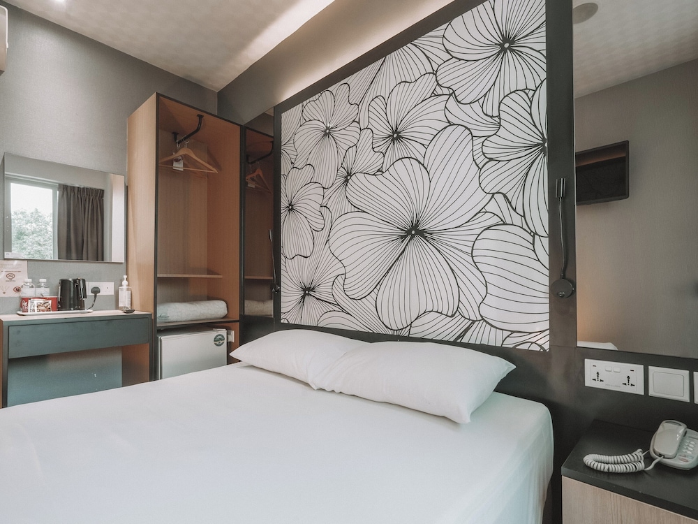REGIN HOTEL 28/56