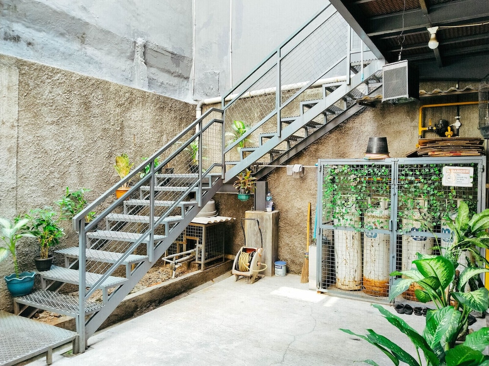 Oyo 115 Portal Residence 46/54