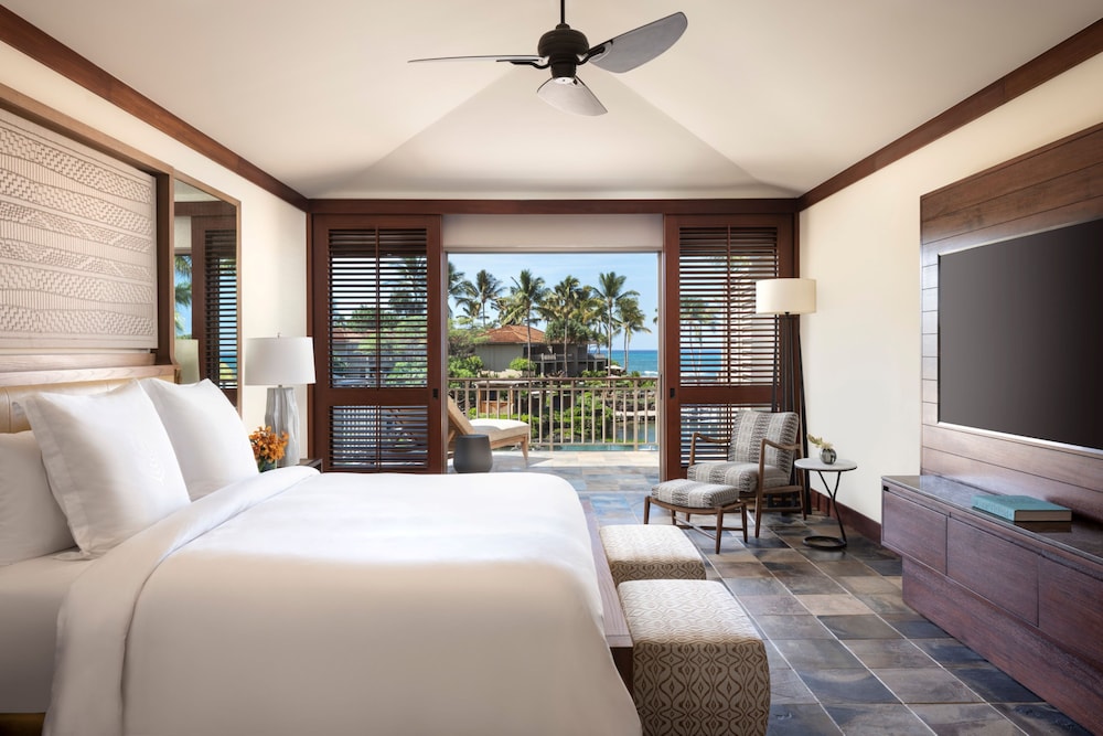 DELUXE, KING BED, OCEAN VIEW, SOFA