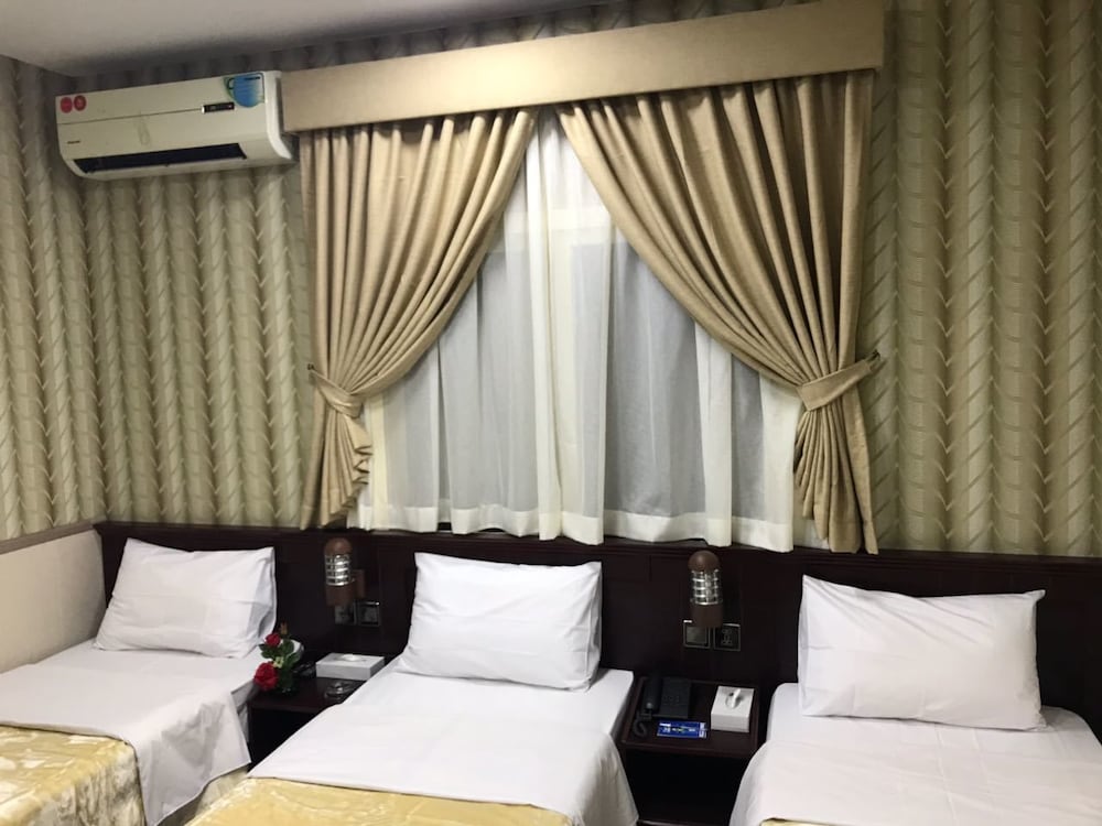 ROOM, TRIPLE