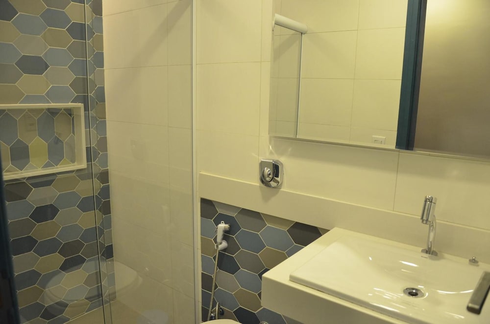 ICARAI SUITES 60/63