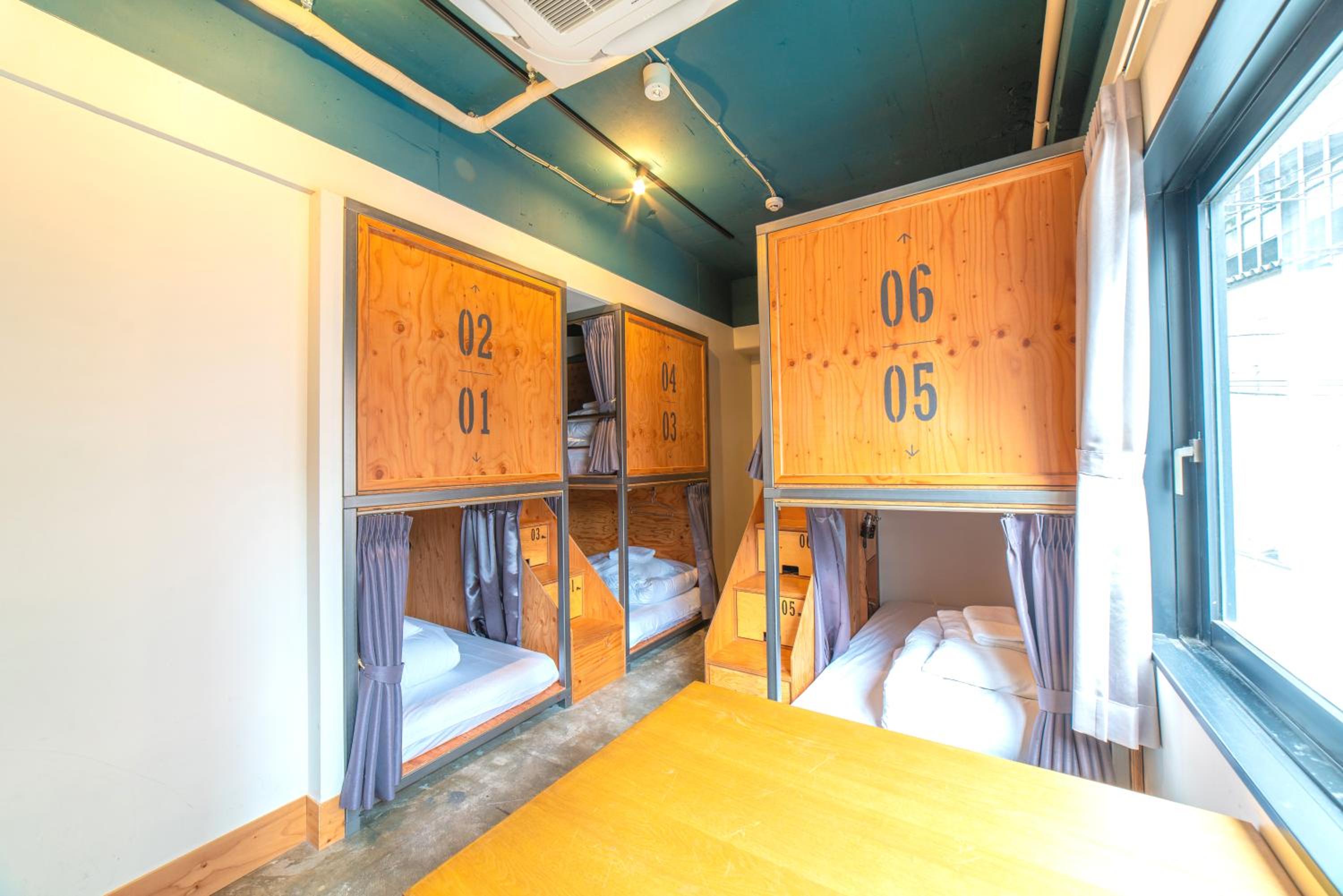 Female Dorm, 6 People