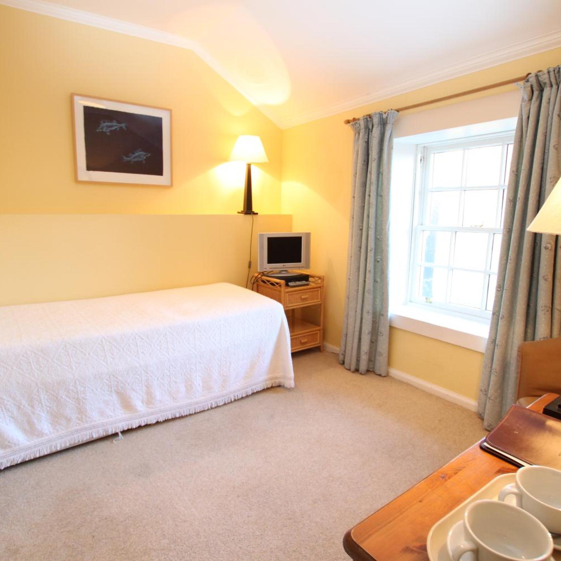 Colonsay Hotel 6/50