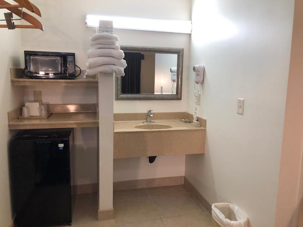 Luxury Inn 43/44