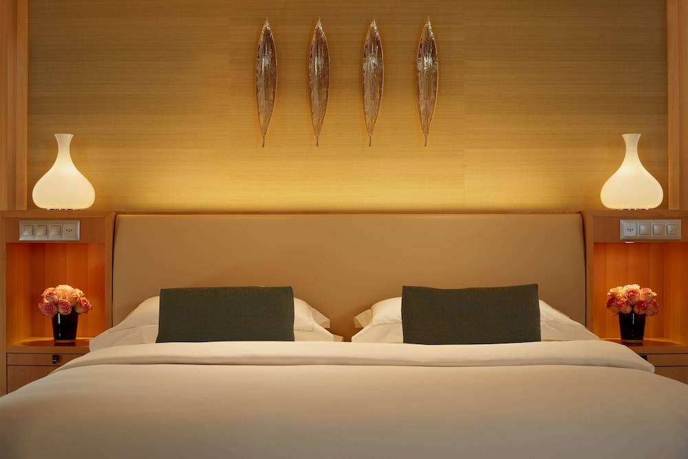 PARK HYATT ZURICH 16/80
