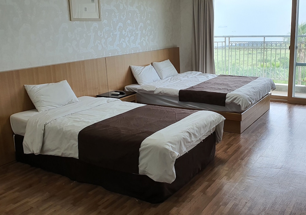Blue Hawaii Hotel Jeju 6/24