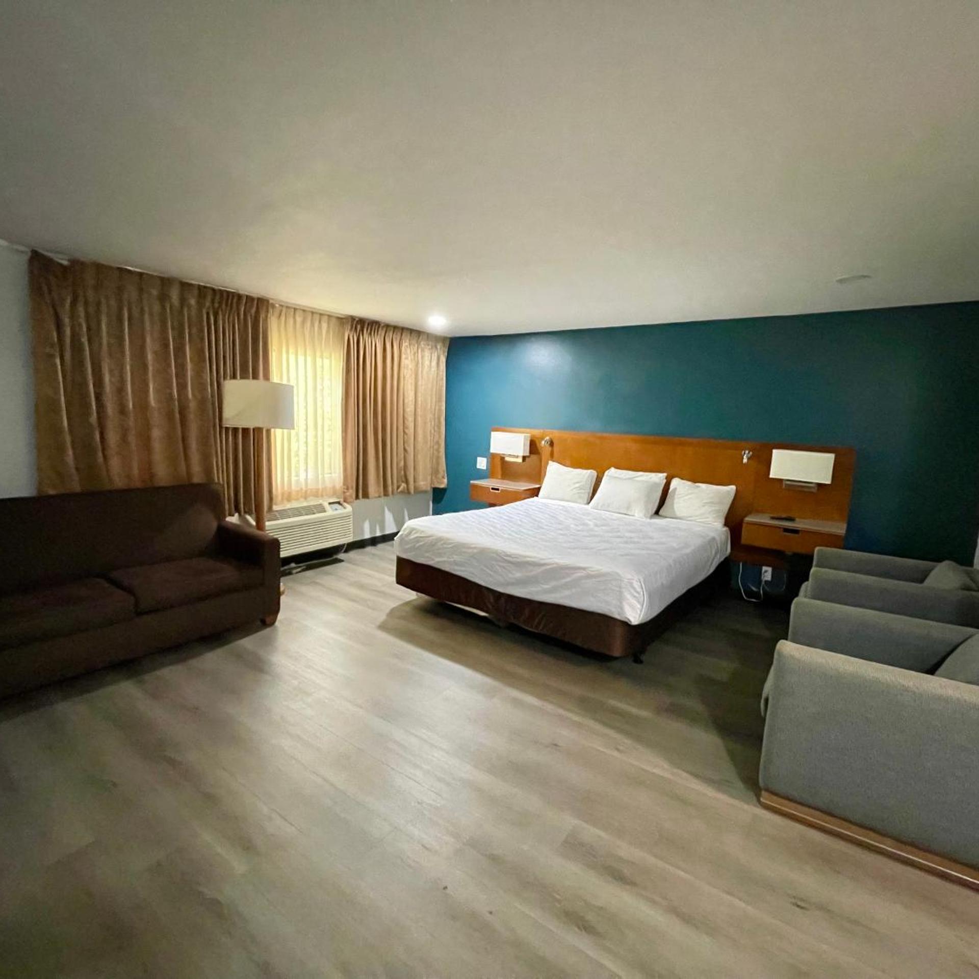 جناح، Portside Inn & Suites 3/7
