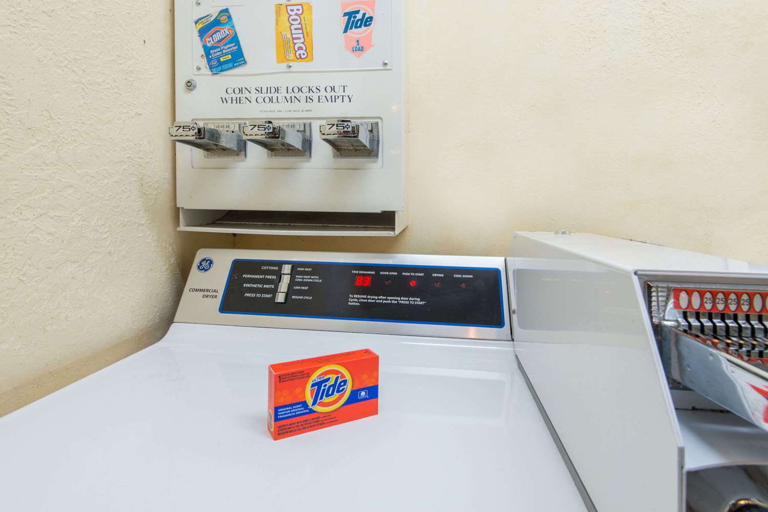 Days Inn by Wyndham Frankfort 3/8